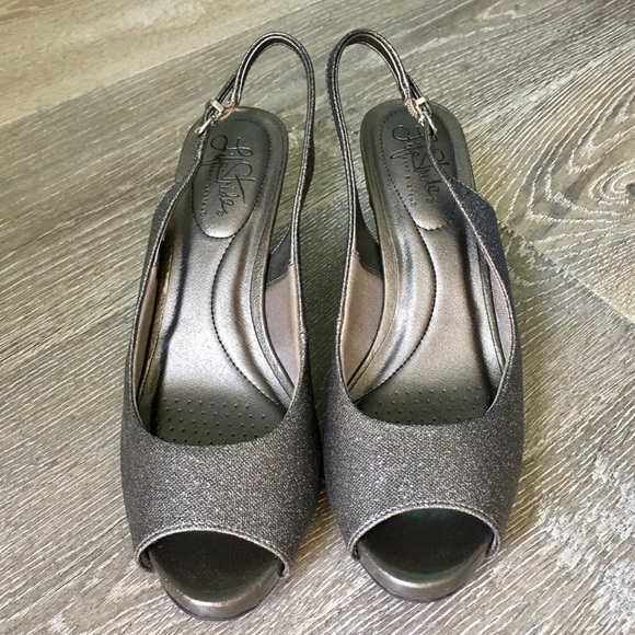 COPY - Lifestride Open Toe Sparkly Silver Heels - size 8 - Picture 4 of 5